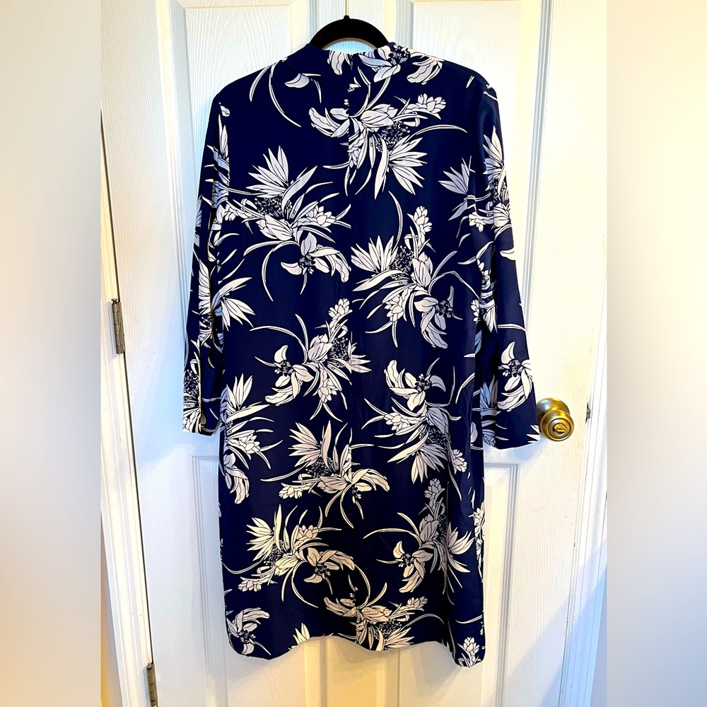 Escada 100% Silk Print Dress in Size 40 - Picture 3 of 9